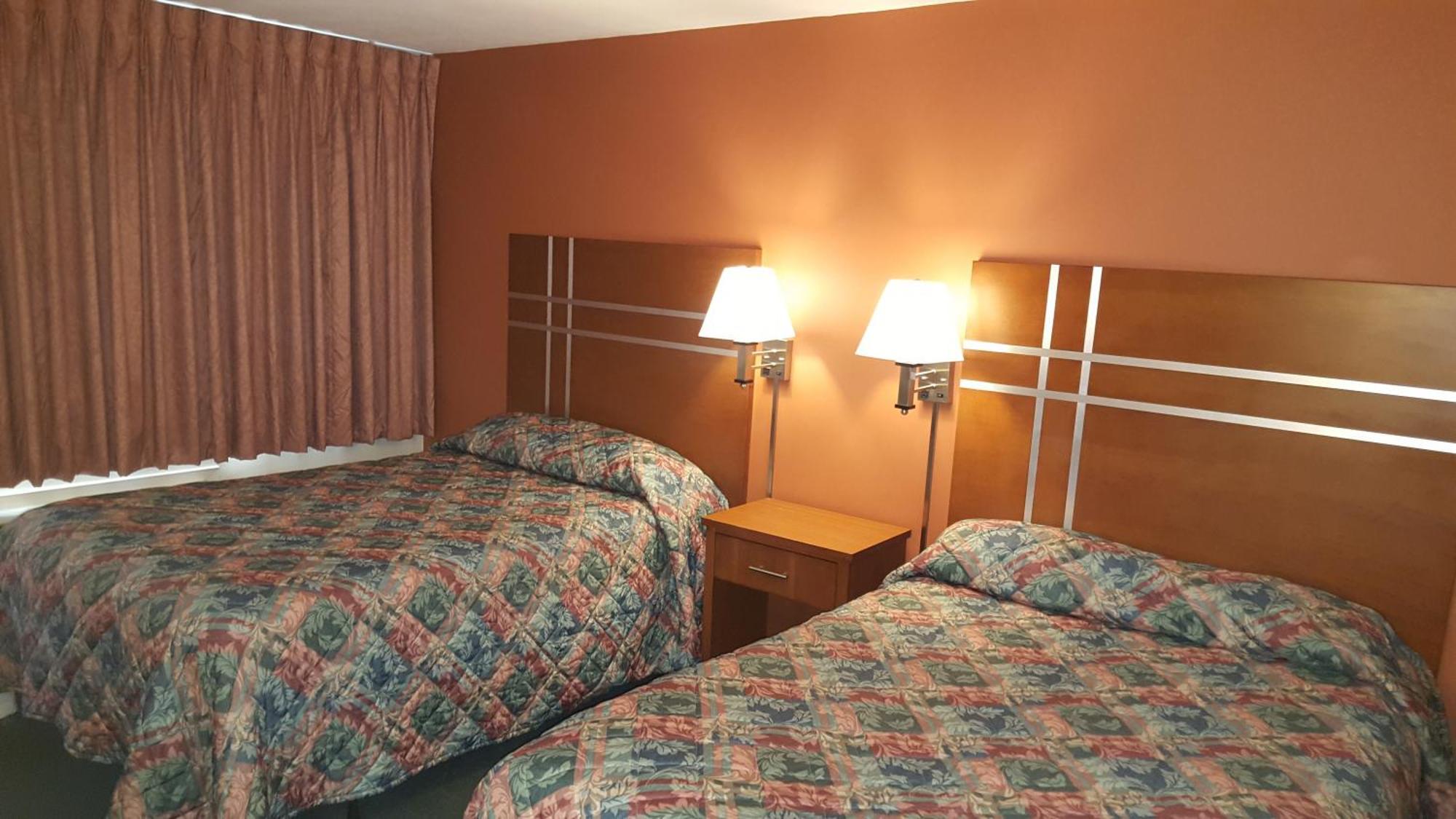 Travelers Lodge Marshall Rum bild