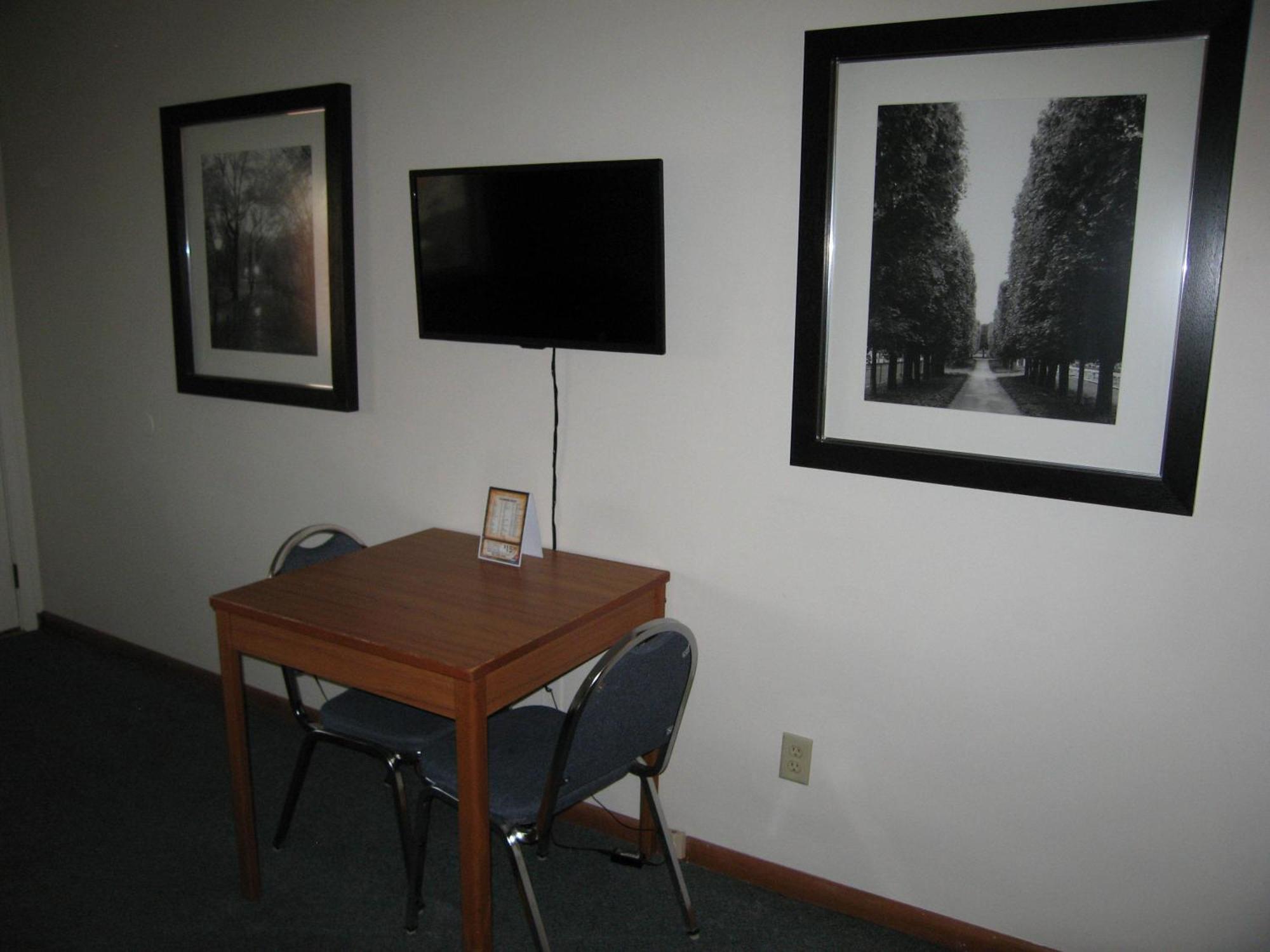 Travelers Lodge Marshall Rum bild